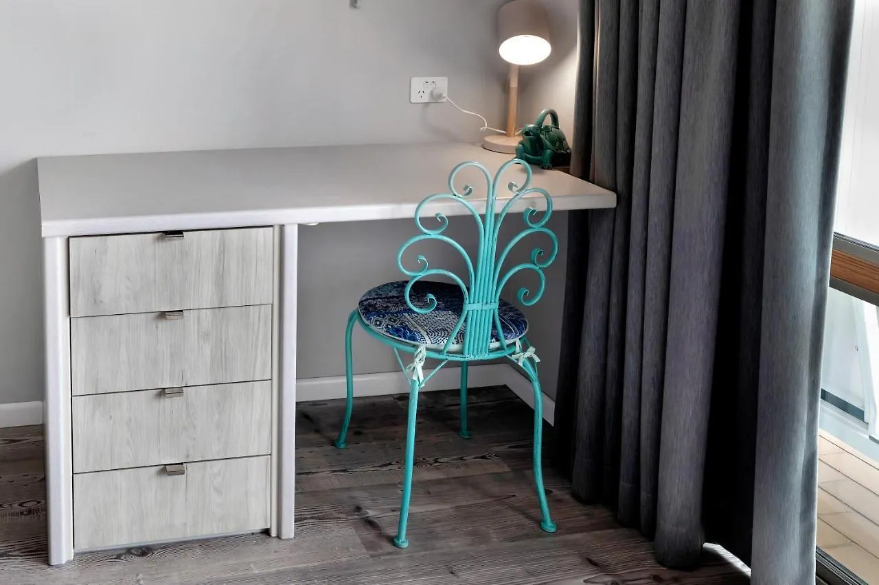 Ocean View 16A Studio Pool & Spa Wi-Fi 에일리비치 아파트